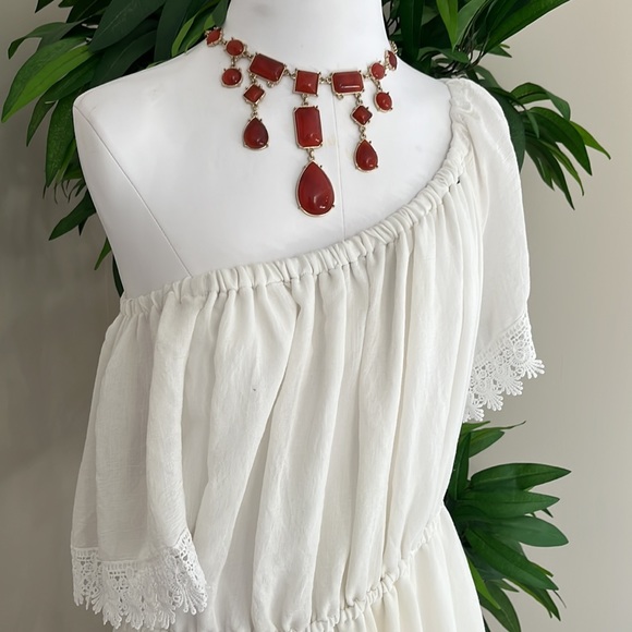 Band crush white off shoulder dress - Picture 2 of 4